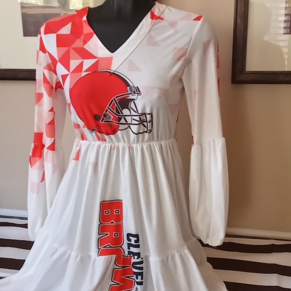 Dress - Picture 3 of 8